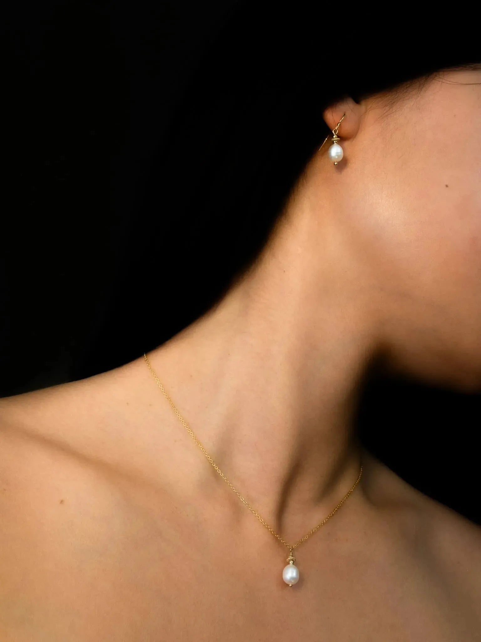 Golden Pearl Pendant Necklace - Atelier Akina